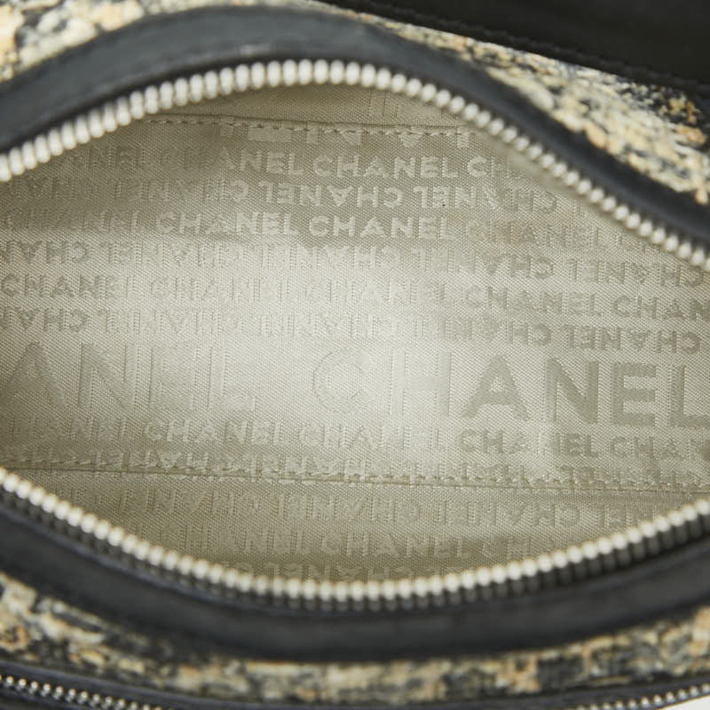 CHANEL Black Leather Love Shoulder Bag - Picture 15 of 16